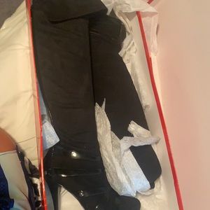 Woman’s Guess over the knee boots